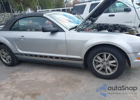 2005 Ford Mustang z USA, uszkodzony, nr VIN 1ZVHT84N655257492